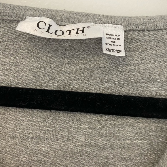 Elevated grey zip up with ruffle sleeve - Picture 4 of 5